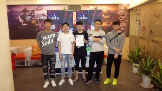 DOTA2 冠军 东华大学战队；