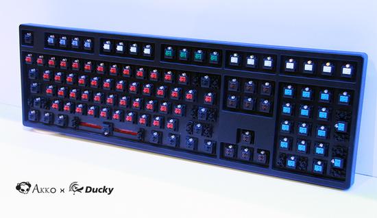 Akko X Ducky One 7-11限定版混灯混轴机械键盘